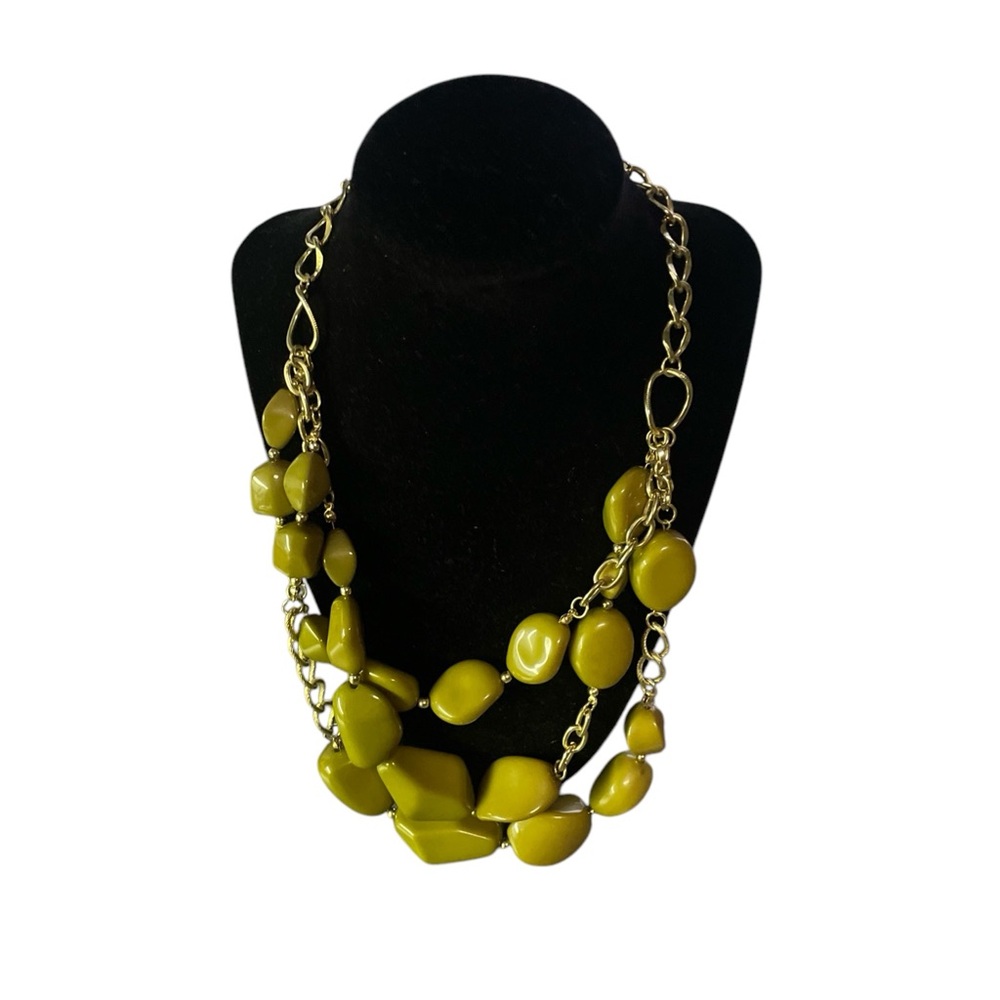 Elegant Gold and Green Necklace